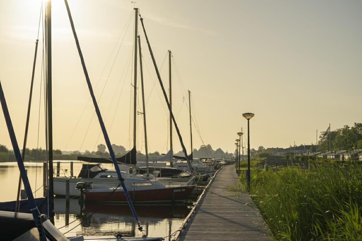 Waterchalet Number 6 Recreationpark Yn'E Lijte Grou Met Ligplaats Boot Vila Exterior foto