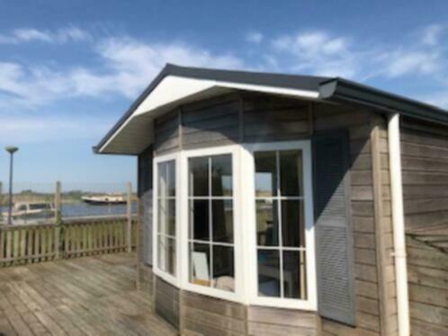 Waterchalet Number 6 Recreationpark Yn'E Lijte Grou Met Ligplaats Boot Vila Exterior foto
